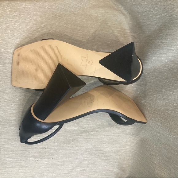 MARC FISHER Sz 8.5 Denny Asymmetrical Heel Padded Strappy Square Sole Sandals - Picture 9 of 11